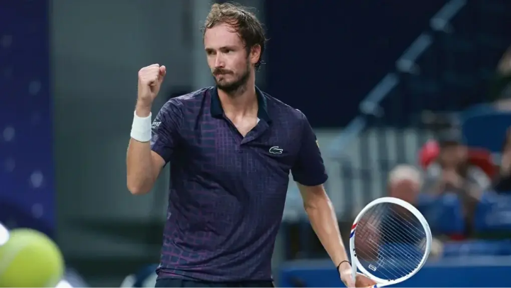 Daniil Medvedev lần thứ 50 vào bán kết trên mặt sân cứng